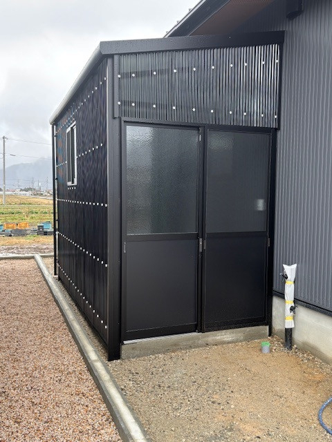 出雲トーヨー住器の物干し場を取付させていただきましたの施工後の写真1