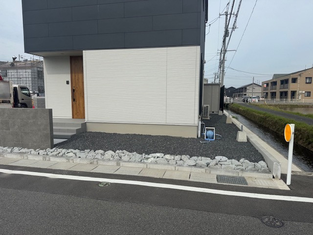 出雲トーヨー住器のフェンスを取付させていただきましたの施工前の写真3