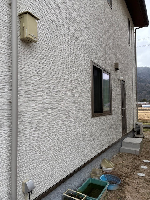 出雲トーヨー住器の自転車置き場として、テラス屋根を取付させていただきましたの施工前の写真1