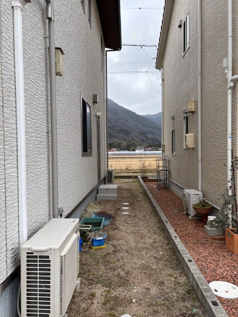出雲トーヨー住器の自転車置き場として、テラス屋根を取付させていただきましたの施工前の写真2