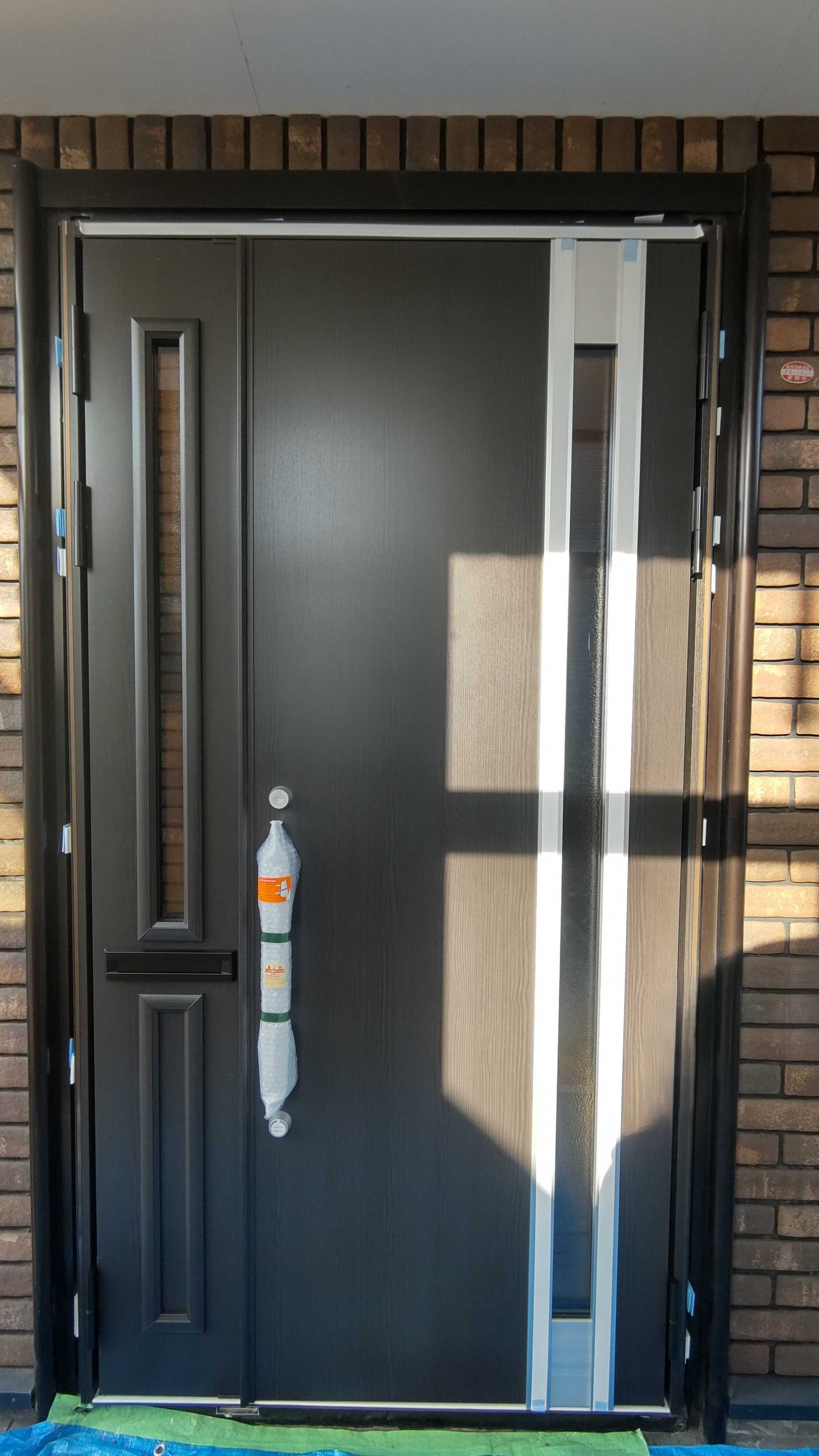 小玉硝子の胆振で叶える！おしゃれな玄関ドアリフォームの施工事例詳細写真4