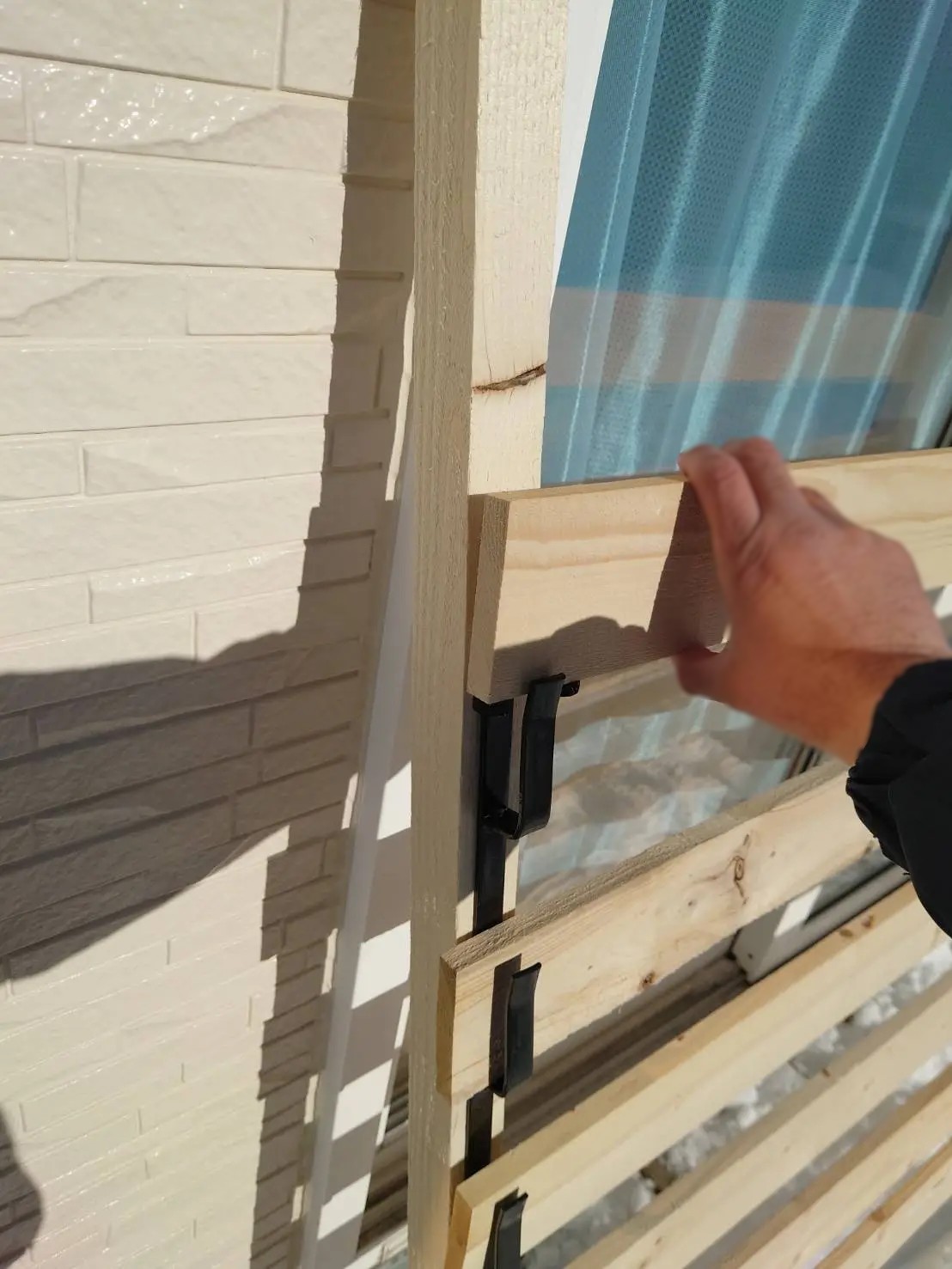 小玉硝子の【胆振・北海道】冬の窓守り!「雪止め仮設」で落雪のトラブルを未然に防ぐ方法の施工事例詳細写真4