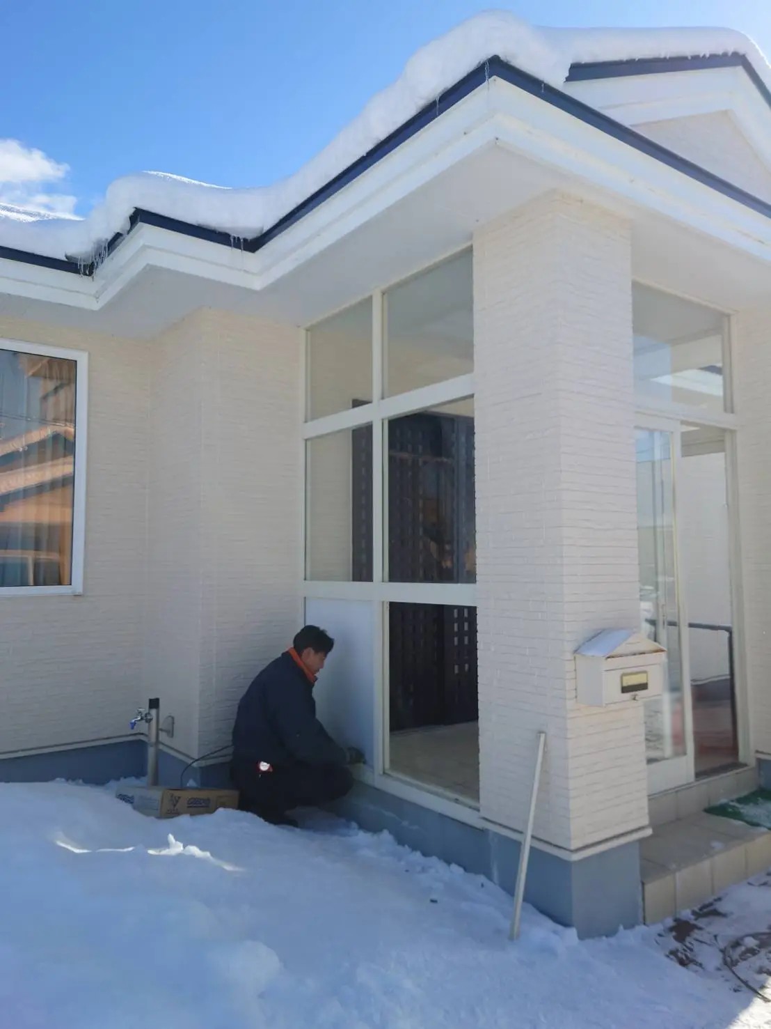 小玉硝子の【北海道・胆振】風除室のガラスをパネルへ交換！中桟加工で雪に強い頑丈な仕上がりにの施工事例詳細写真11