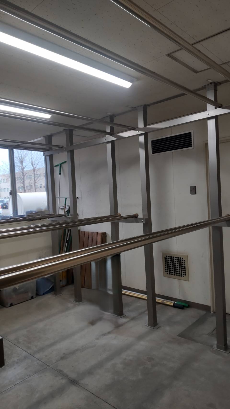 小玉硝子の【北海道】胆振で叶える！サビに強く頑丈なアルミ物干しで乾燥室をアップグレードの施工事例詳細写真5