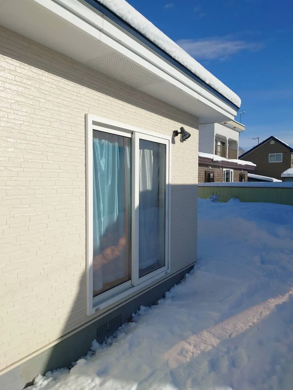 小玉硝子の【胆振・北海道】冬の窓守り!「雪止め仮設」で落雪のトラブルを未然に防ぐ方法の施工事例詳細写真2