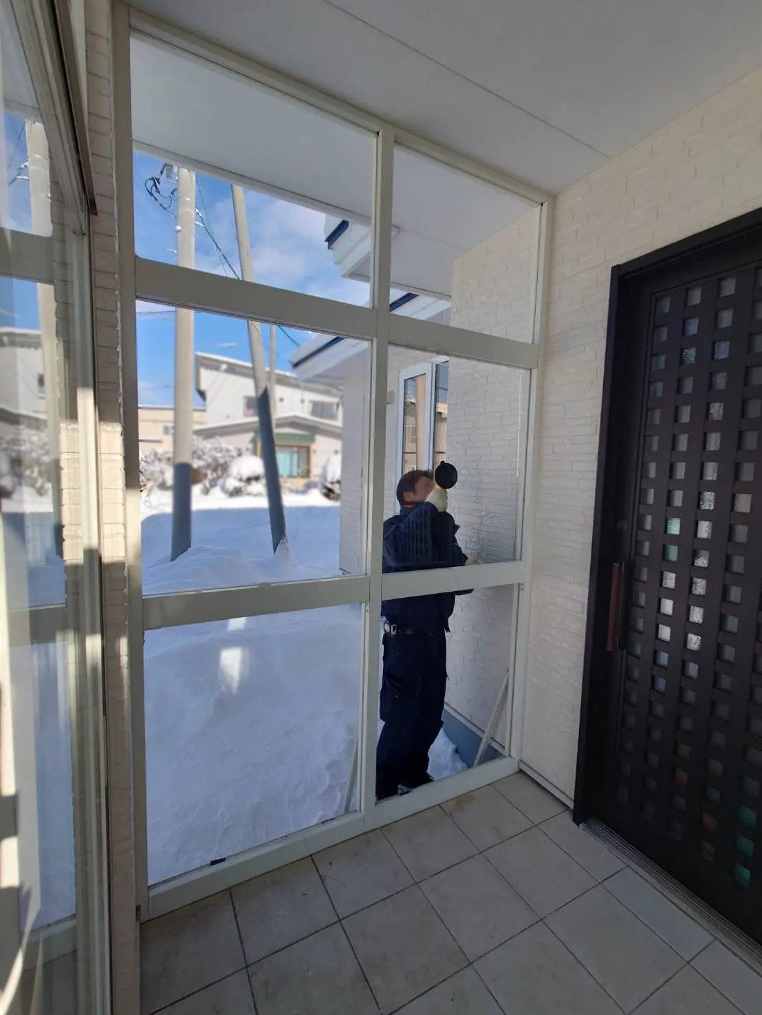 小玉硝子の【北海道・胆振】風除室のガラスをパネルへ交換！中桟加工で雪に強い頑丈な仕上がりにの施工事例詳細写真9