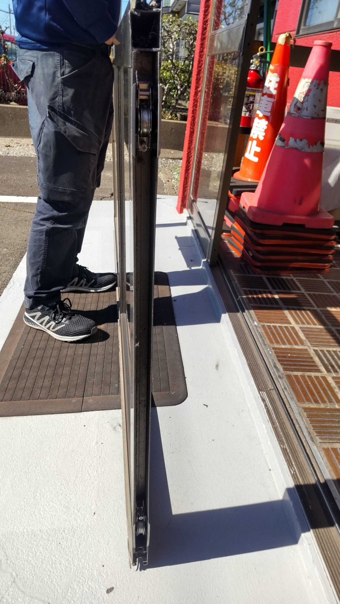 小玉硝子の戸車交換で引き戸の動きを新品同様に復活の施工後の写真2