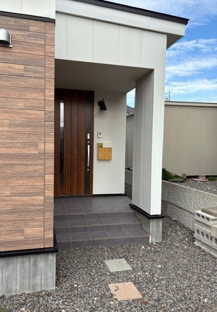 小玉硝子の風除室で玄関の寒さ対策!快適な住まいへリフォームの施工前の写真1