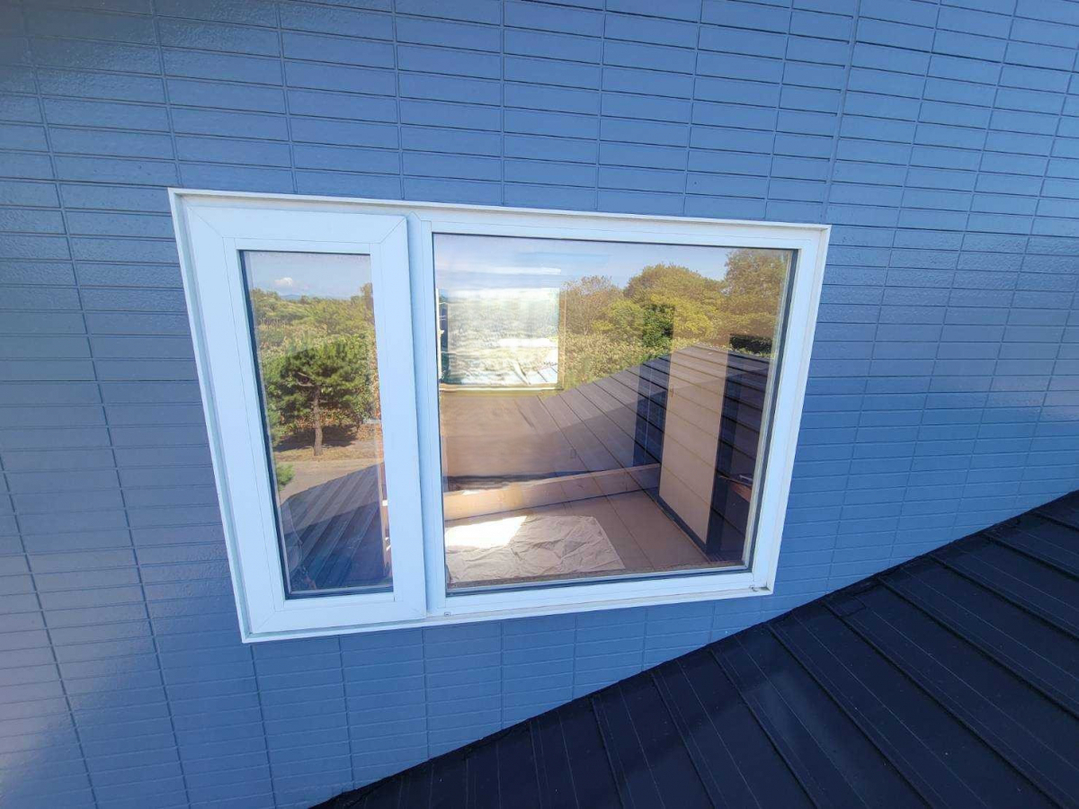 小玉硝子の樹脂サッシカットモール引き違い窓で断熱性能UP!1日で完了する窓リフォームの施工前の写真1