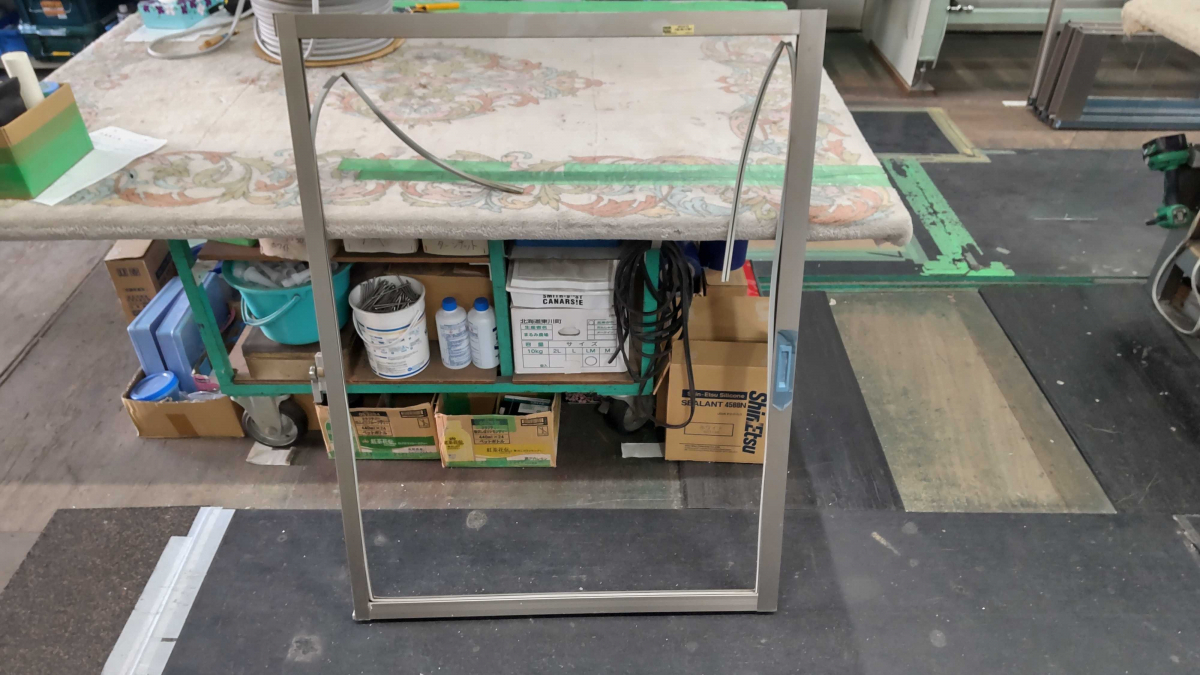 小玉硝子の窓ガラスだけ交換できる!引き違い窓の単板ガラス補修の全知識の施工前の写真1