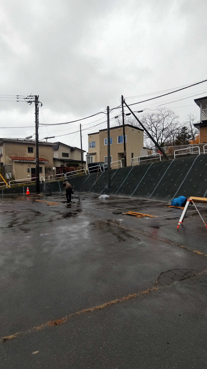 小玉硝子の快適な駐車スペースへ！カーポート施工のすすめの施工前の写真2