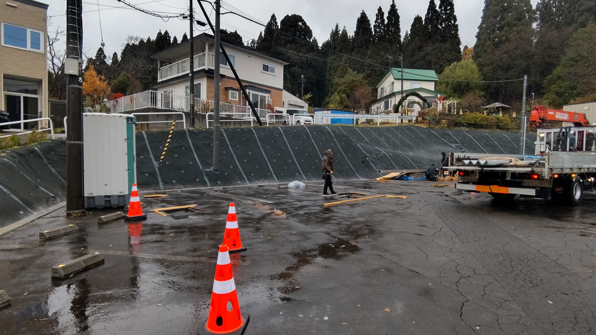 小玉硝子の快適な駐車スペースへ！カーポート施工のすすめの施工前の写真3
