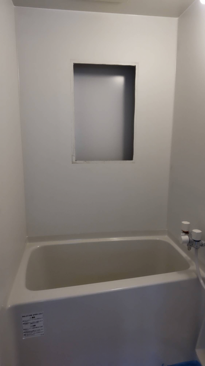 小玉硝子の🏠 浴室空洞の有効活用！プロの棚設置リフォームの施工前の写真1