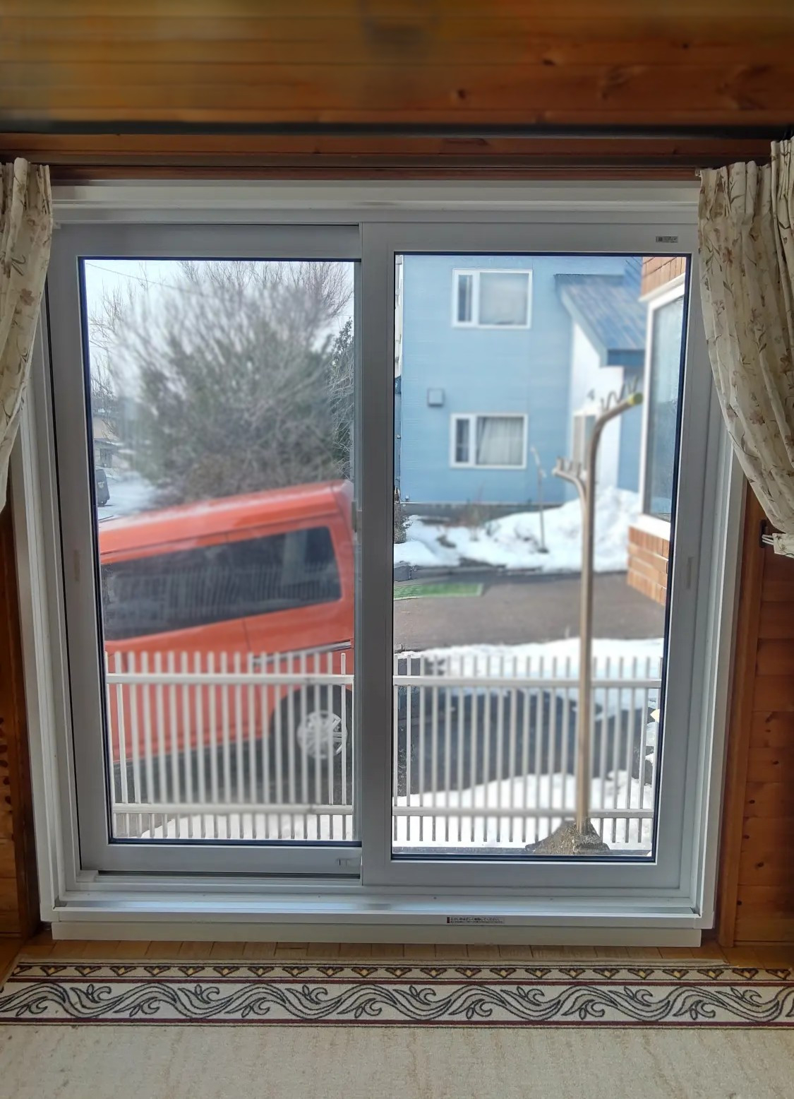 小玉硝子の【北海道・胆振】窓の寒さ対策に内窓リフォーム！ふかし枠で奥行不足も解消して断熱の施工前の写真2