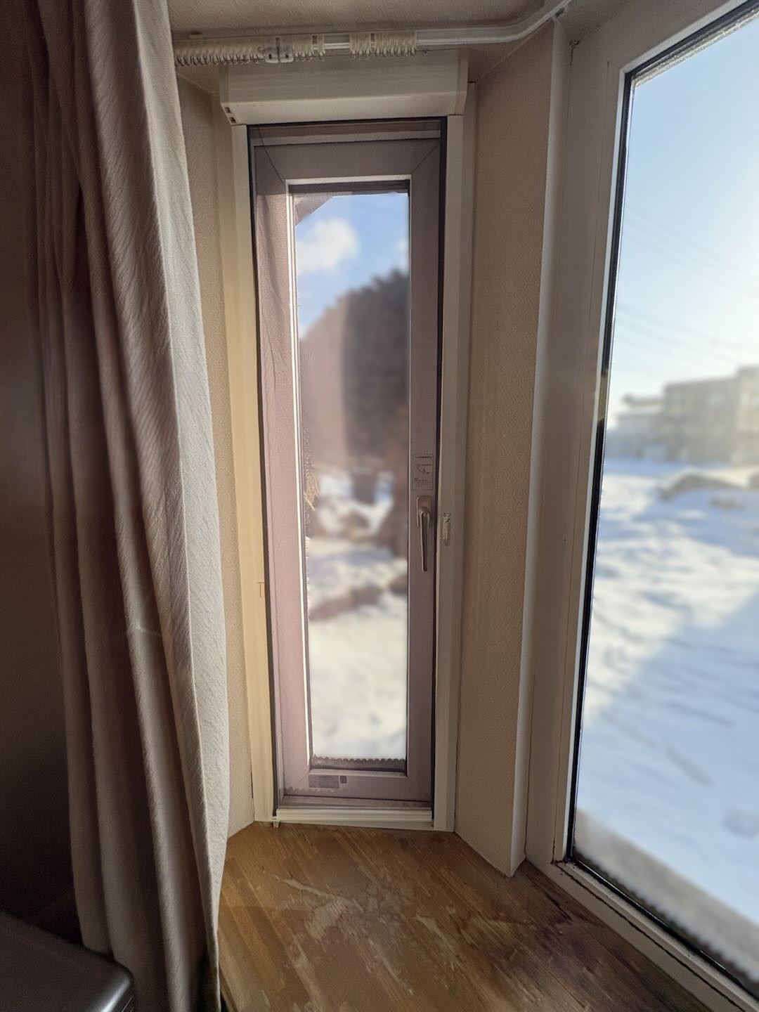 小玉硝子の北海道・胆振で網戸交換！横引きが便利な理由の施工前の写真2