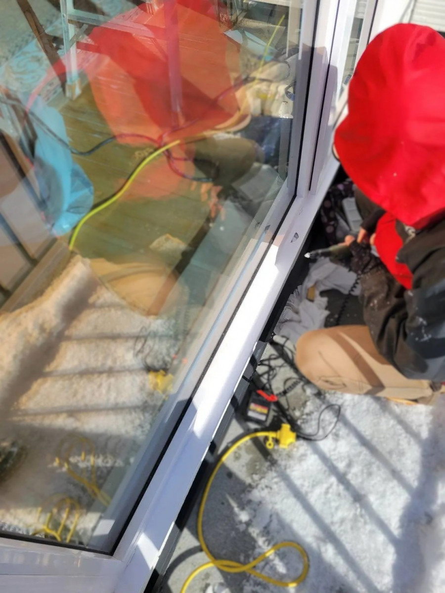 小玉硝子の胆振対応の樹脂サッシ修繕の施工前の写真2