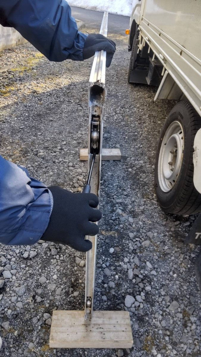 小玉硝子の胆振で快適窓生活！戸車交換でストレスゼロの施工前の写真1