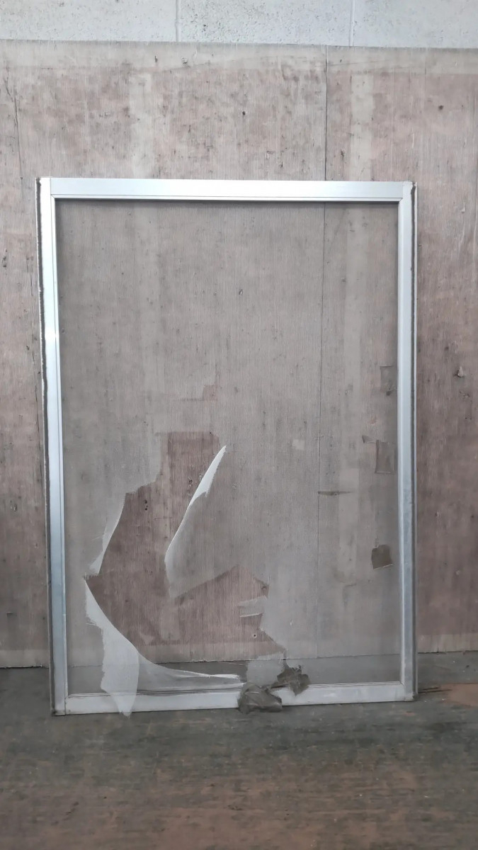 小玉硝子の室蘭で網戸張替え！プロの修理で虫対策の施工前の写真1