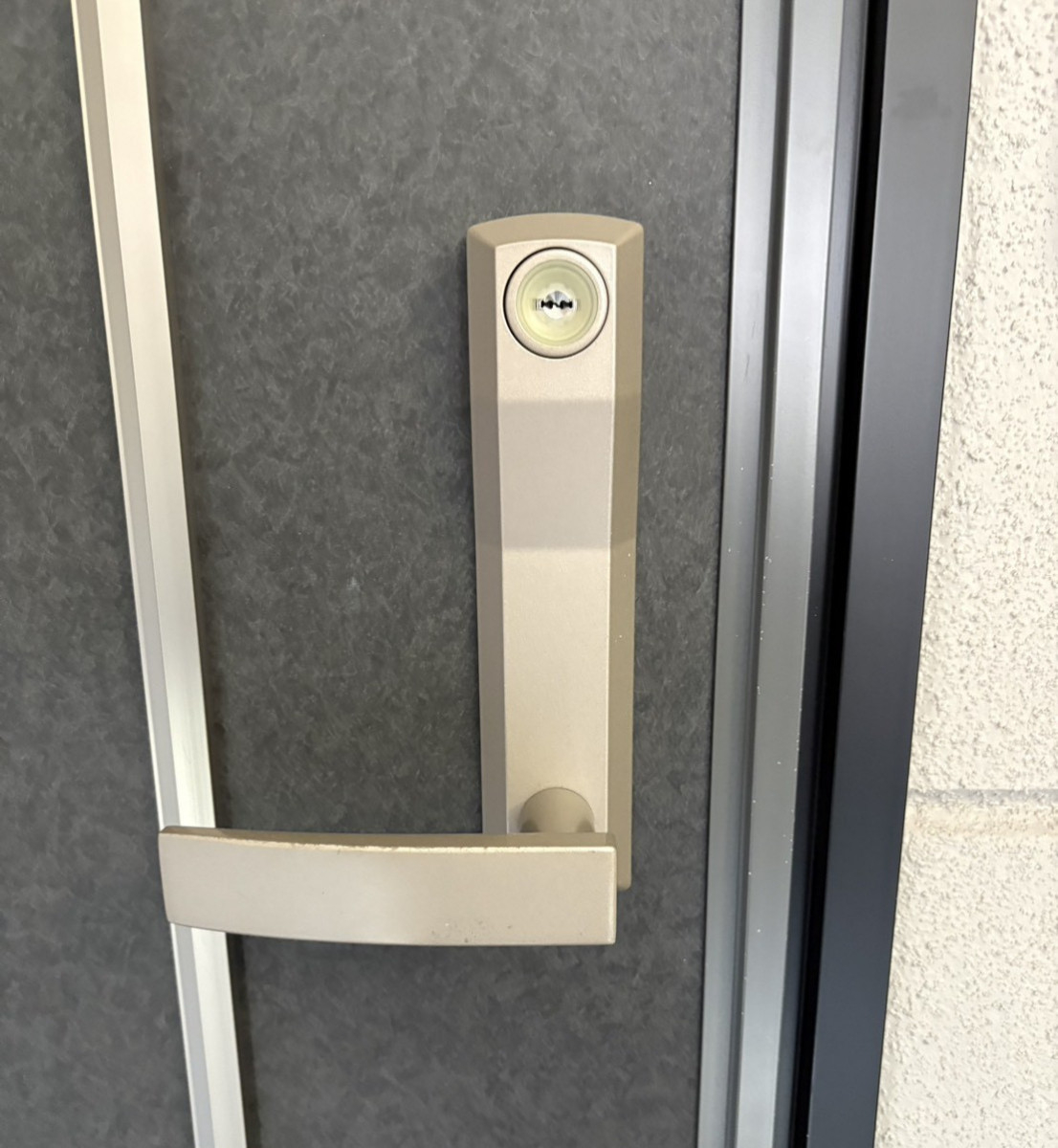 小玉硝子の室蘭のアパートドア鍵交換・防犯対策ガイドの施工後の写真1