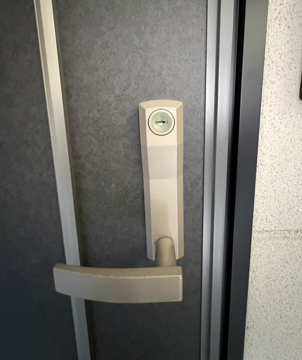 小玉硝子の室蘭のアパートドア鍵交換・防犯対策ガイドの施工前の写真1