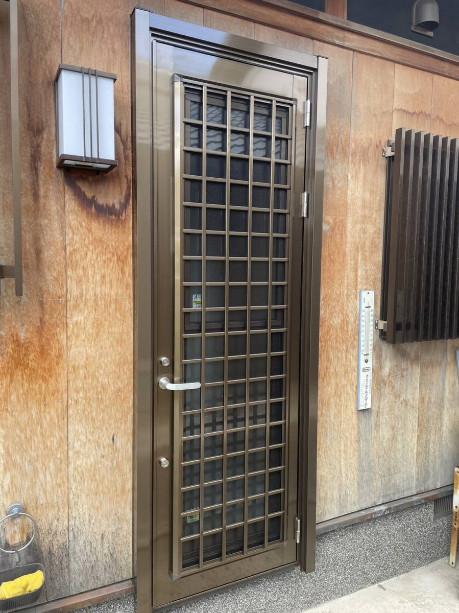 ダイワトーヨー住器の和歌山市　リシェント勝手口ドア改修工事の施工後の写真1