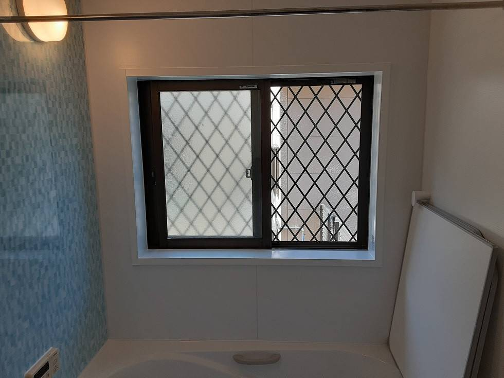 ダイワトーヨー住器の和歌山市　お風呂の内窓(インプラス)取付工事の施工前の写真1