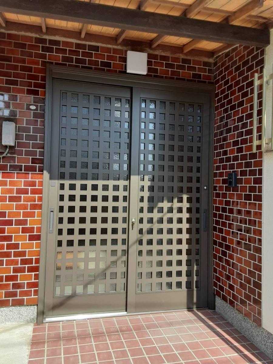 ダイワトーヨー住器の和歌山市　リシェント玄関引戸改修工事の施工後の写真1