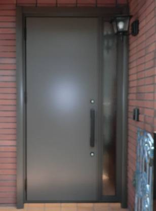 県南サッシトーヨー住器の玄関ドア　リフォームの施工後の写真1