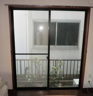 県南サッシトーヨー住器のリビング窓リフォーム　内窓設置　インプラス取付工事の施工前の写真2