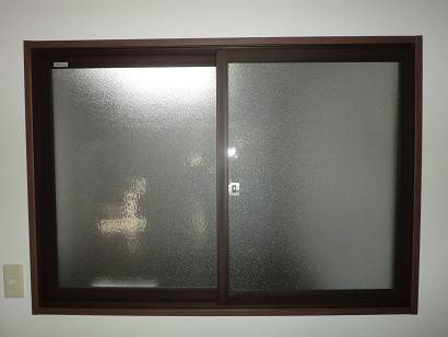 県南サッシトーヨー住器の開かない窓を開けられる窓へ　窓リフォーム　インプラスの施工後の写真2
