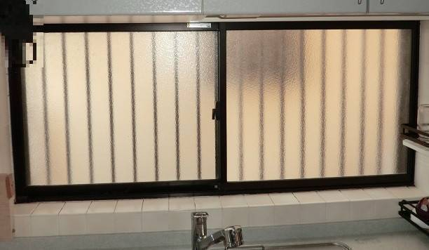 県南サッシトーヨー住器の浴室・リビング・キッチン窓リフォーム　ＬＩＸＩＬ　インプラス　断熱内窓の施工前の写真2