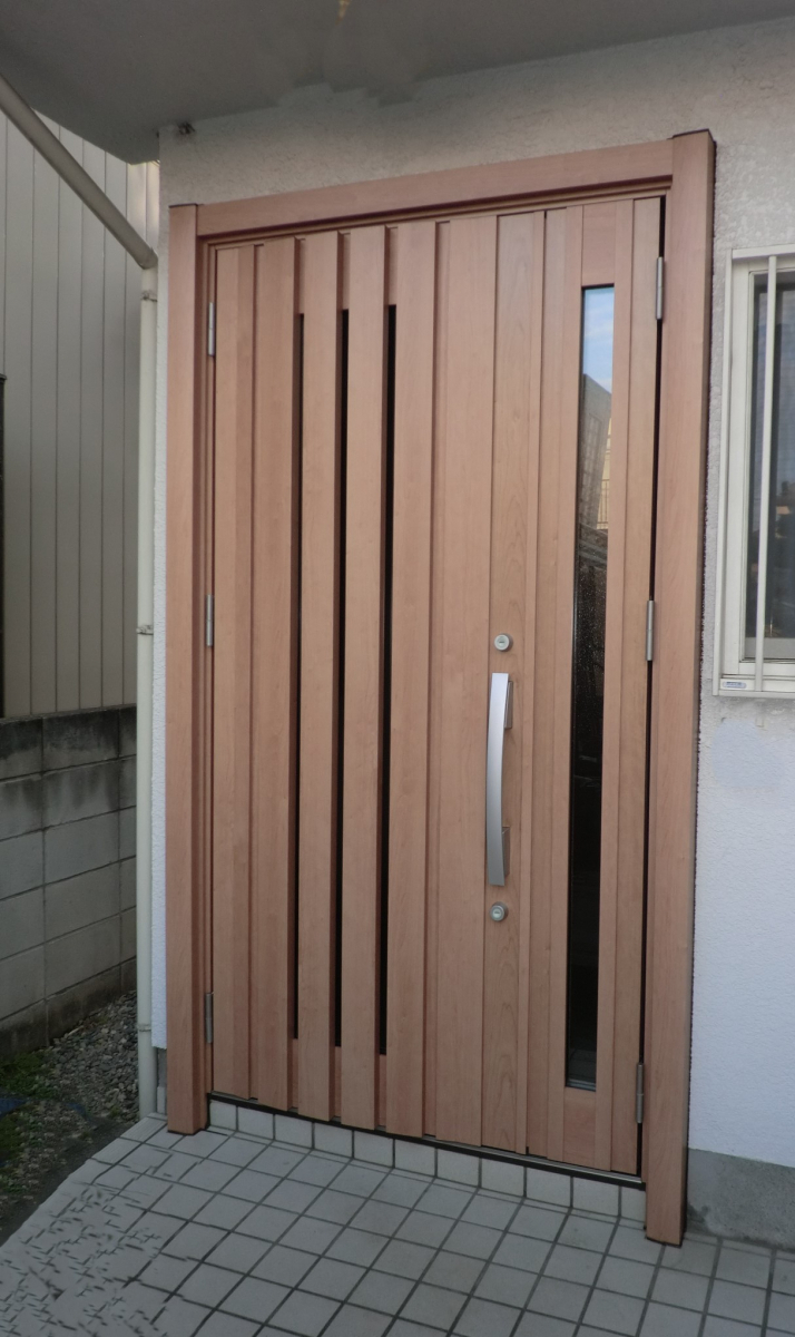 県南サッシトーヨー住器のお住まいの地域に応じて、最適な ❝ 断熱性能 ❞ の玄関ドアをご提案させていただきます。の施工後の写真1