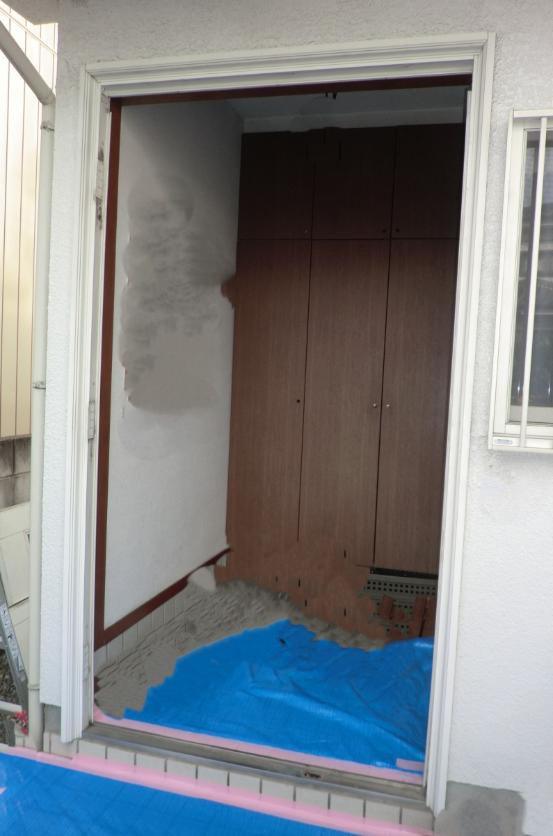 県南サッシトーヨー住器のお住まいの地域に応じて、最適な ❝ 断熱性能 ❞ の玄関ドアをご提案させていただきます。の施工前の写真2