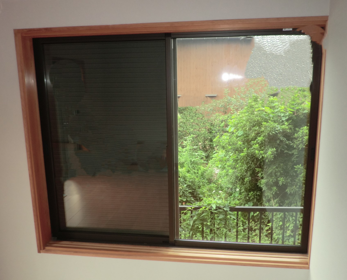 県南サッシトーヨー住器の内窓で、季節に合わせた心地よさ。手軽にできる、窓の断熱リフォーム！断熱内窓（二重窓）インプラスの施工前の写真1