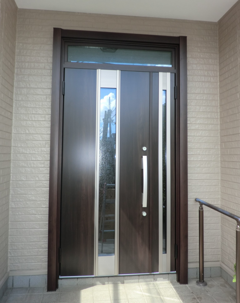 県南サッシトーヨー住器の超大型補助金！　【玄関ドア】が追加！　窓改修と同一契約内で行う【玄関ドア】改修が追加になりました。の施工後の写真1