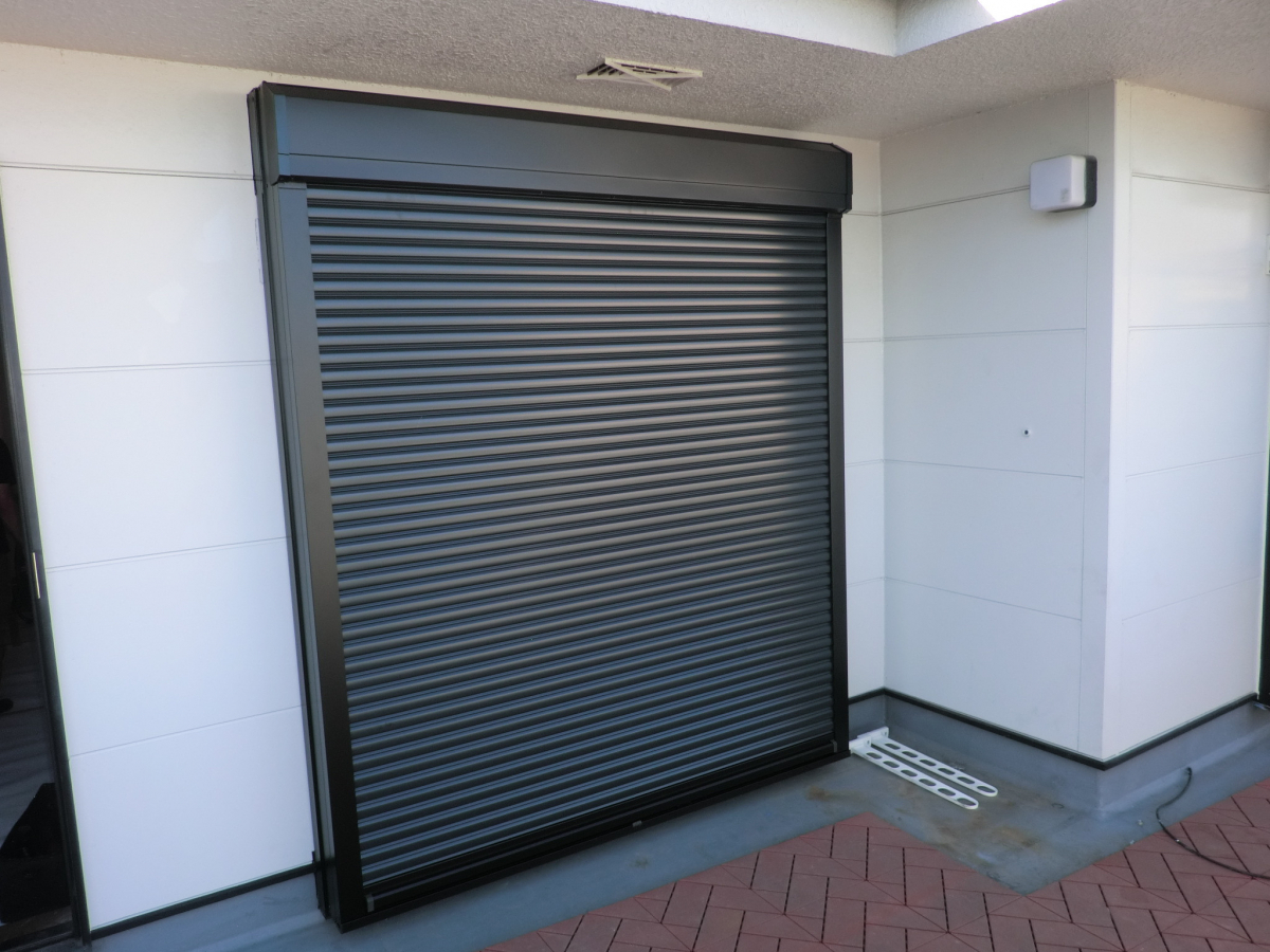 県南サッシトーヨー住器の取替窓リプラス、リフォームシャッター取付工事の施工後の写真3