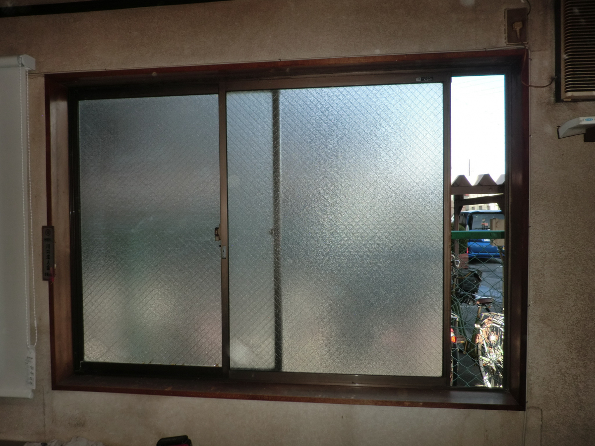 県南サッシトーヨー住器の【先進的窓リノベ2025事業】断熱性能に優れた窓・ドアの設置をするとつかえるリフォーム補助金制度！！の施工前の写真1