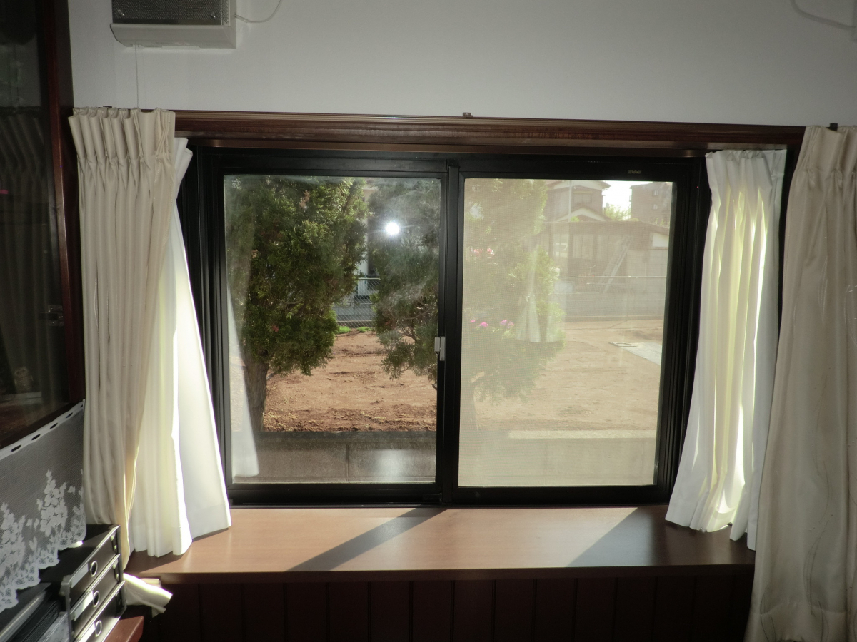 県南サッシトーヨー住器の窓・ドア断熱リフォームが今ならお得に!先進的な断熱性能の窓・ドアへ改修するリフォームに対しての補助金の施工前の写真3