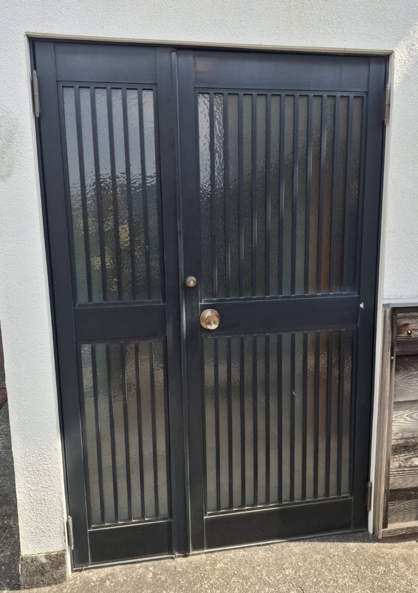 県南サッシトーヨー住器の玄関ドア『 クリエラR 』は 新築・リフォームなど幅広く対応。リーズナブルさを実現。の施工前の写真1