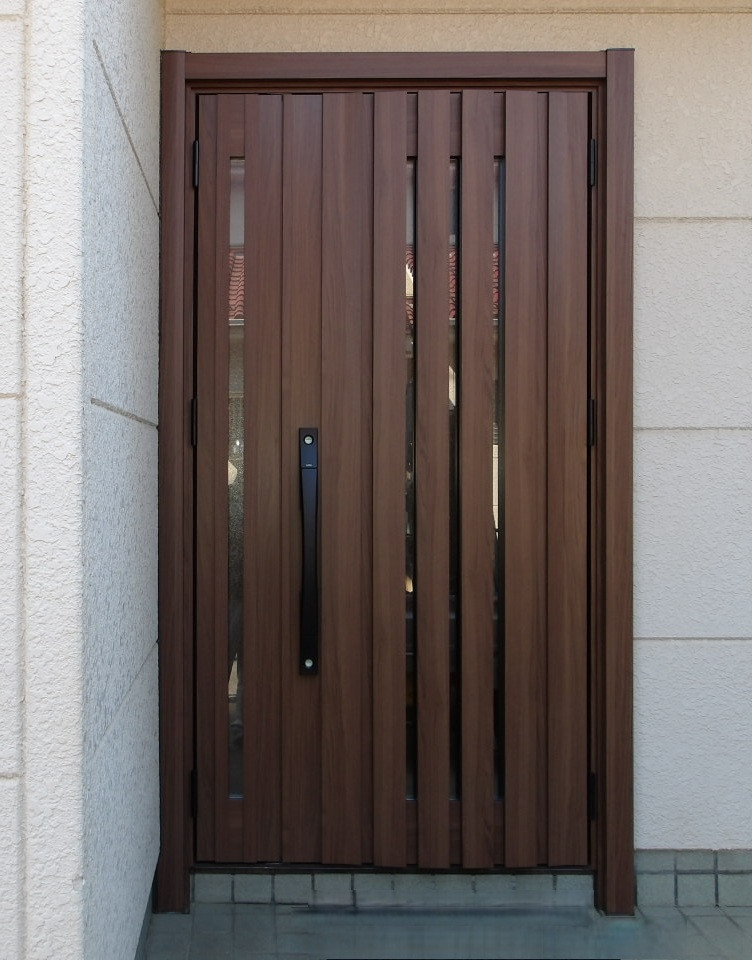 県南サッシトーヨー住器の玄関の冷え込みが厳しい季節・・・お住まいの地域に合わせ、最適な断熱性能の玄関へリフォームしませんか？の施工後の写真1