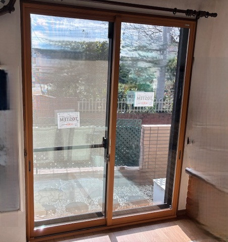 県南サッシトーヨー住器のかんたん窓リフォームで悩みだったすきま風を解消。冬もあたたかいリビングに。の施工後の写真2