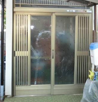 県南サッシトーヨー住器の玄関ドア　リフォームの施工前の写真2