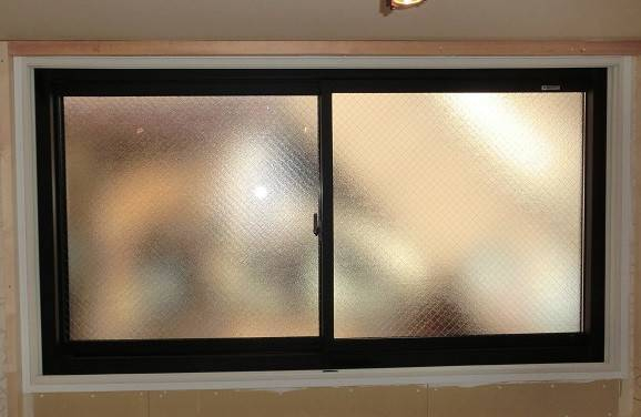 県南サッシトーヨー住器の窓　リフォーム　取替窓リプラスの施工後の写真2