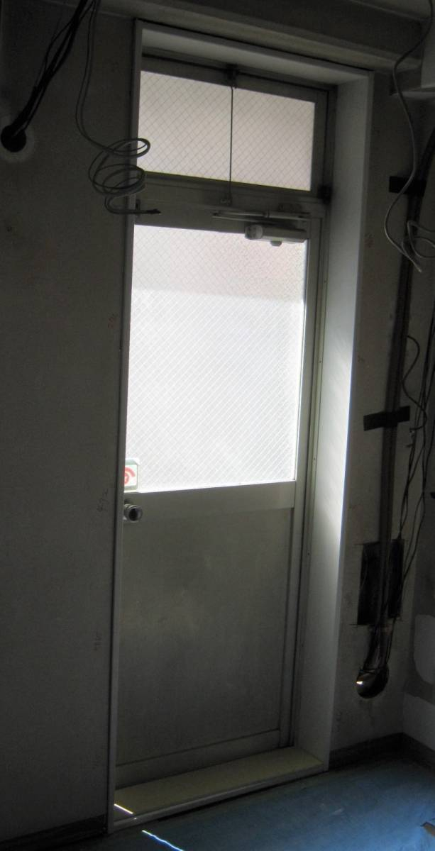 県南サッシトーヨー住器の勝手口ドア　リフォームの施工前の写真1