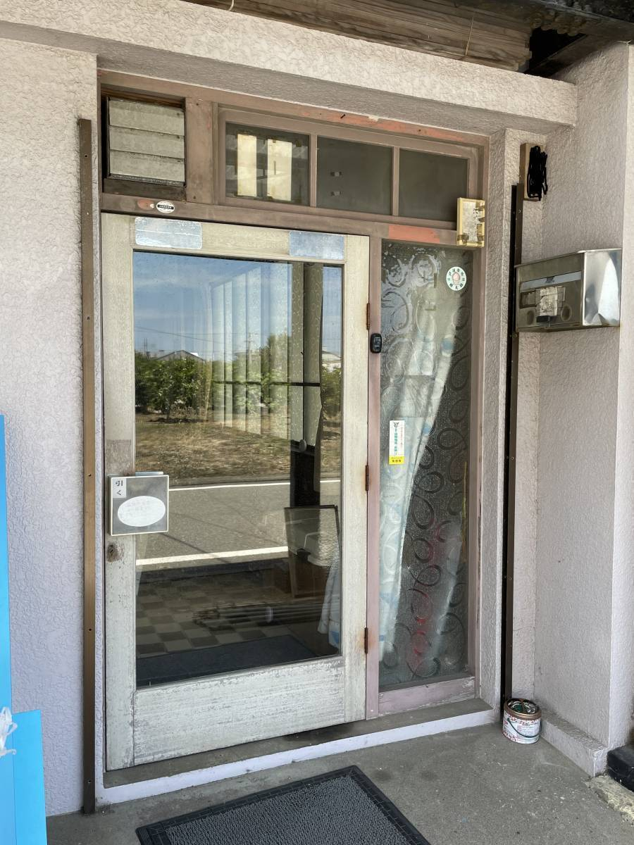 有田トーヨー住器の玄関をおしゃれな洋風ドアに交換！！の施工前の写真1