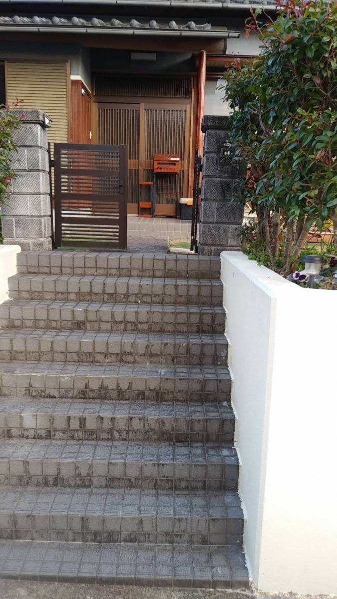 有田トーヨー住器の階段に手すりを取付！！の施工前の写真1