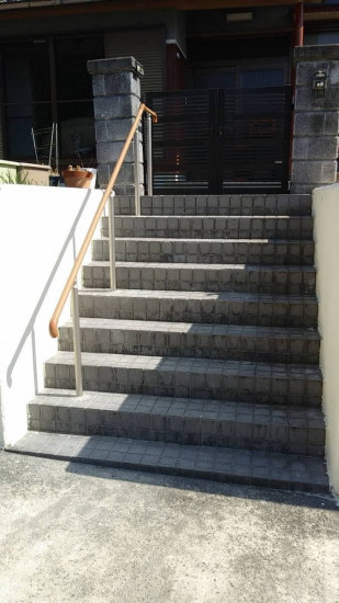 有田トーヨー住器の階段に手すりを取付！！施工事例写真1