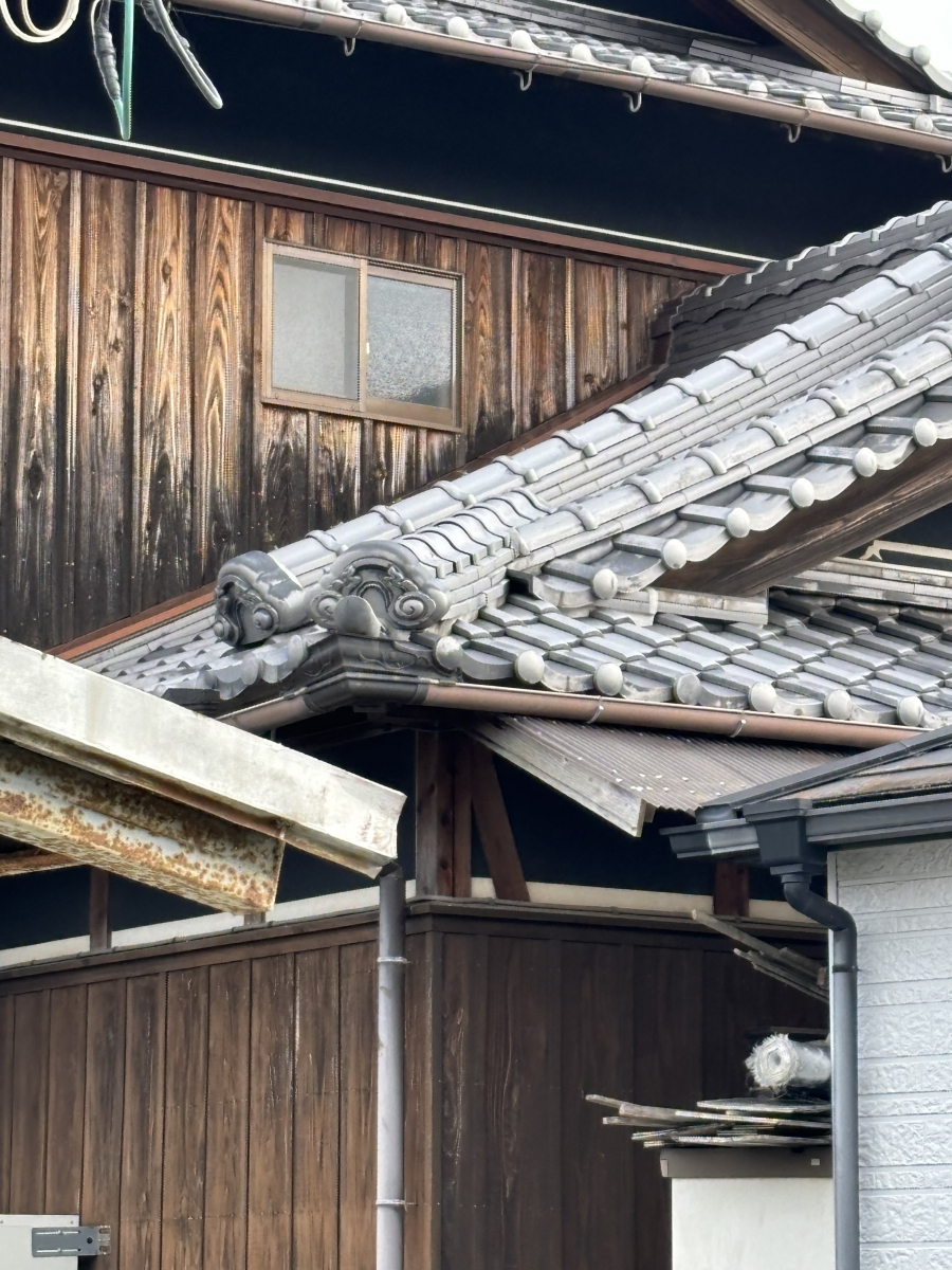 有田トーヨー住器の後付雨戸取付工事！の施工前の写真1