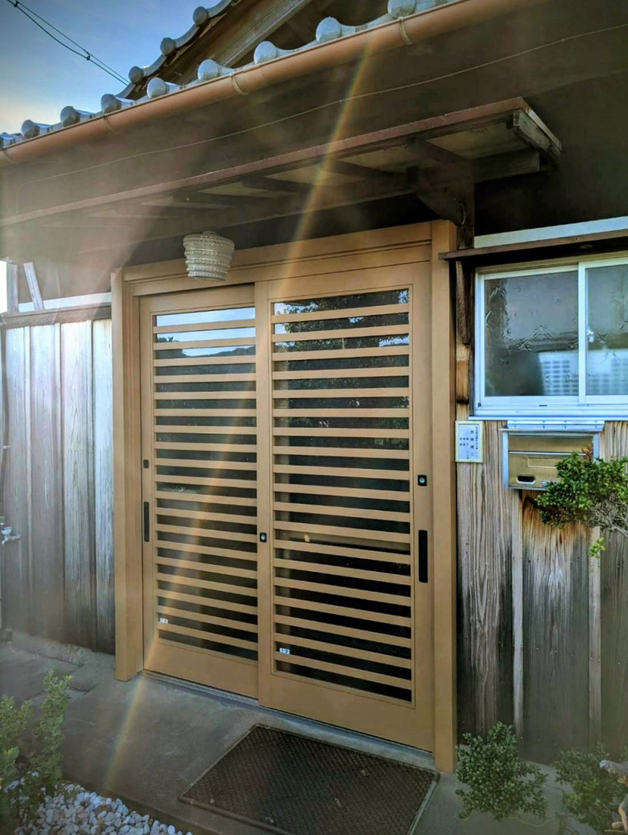 有田トーヨー住器の古い玄関引戸を和風オシャレ玄関にリフォーム!の施工後の写真1