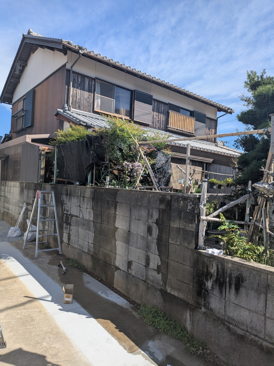 有田トーヨー住器の【エクステリア】フェンスAB取付で目隠しに!!の施工前の写真1